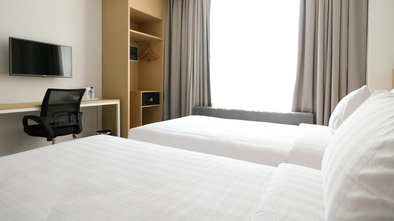 팜 파크 호텔 수라바야 외부 사진